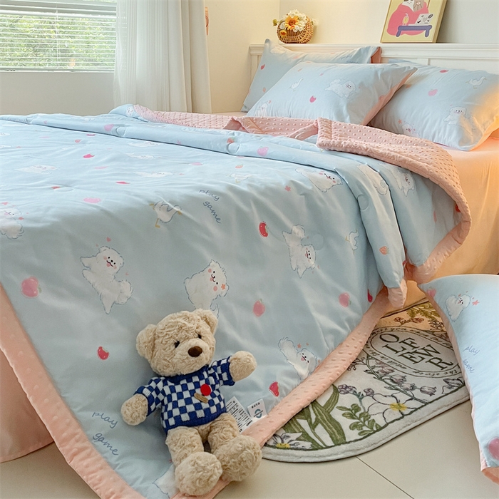 91家纺网 家纺一手货源 找家纺 盛秋家纺 2026新款A类水洗棉豆豆夏被系列 甜心猫+奶油粉