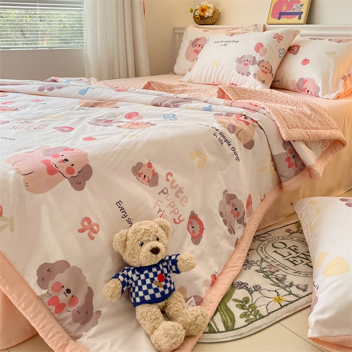 91家纺网 家纺一手货源 找家纺 盛秋家纺 2026新款A类水洗棉豆豆夏被系列 情侣猫+奶油粉