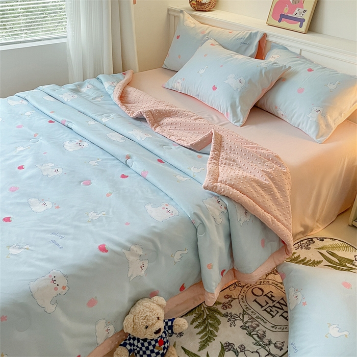 91家纺网 家纺一手货源 找家纺 盛秋家纺 2026新款A类水洗棉豆豆夏被系列 甜心猫+奶油粉