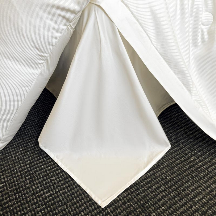 91家纺网 家纺一手货源 找家纺 子由家居 2025新款水洗真丝曲线银丝提花夏被四件套 银丝提花-本白