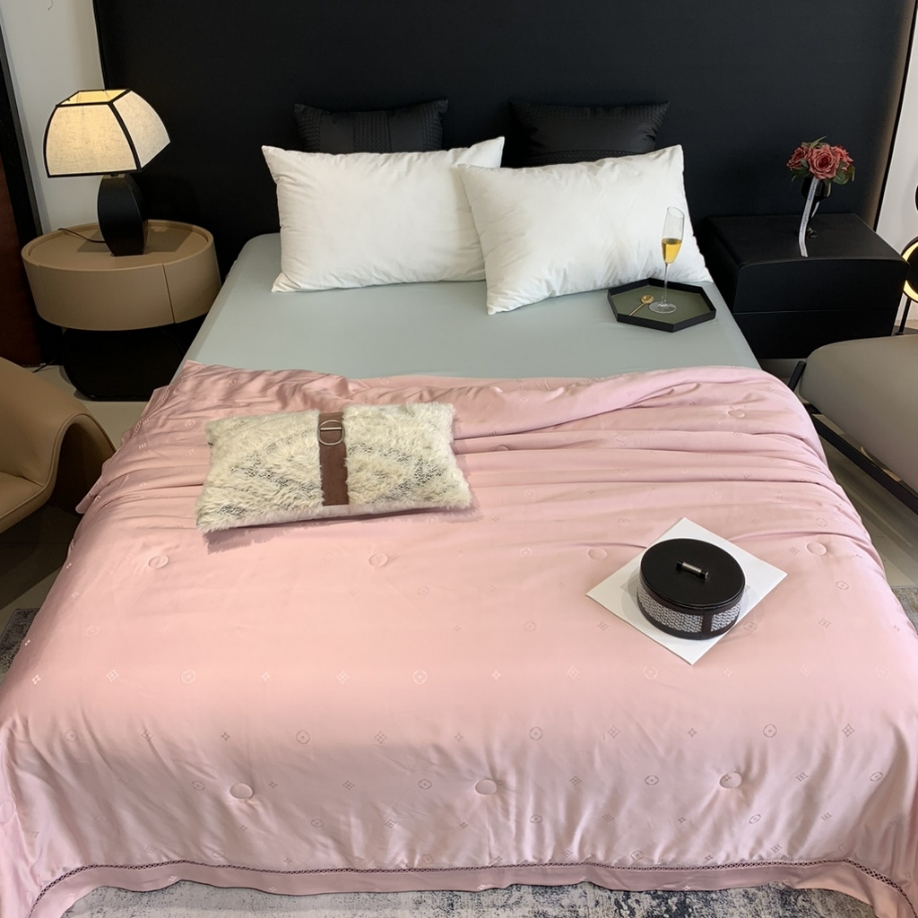 91家纺网 家纺一手货源 找家纺 奈萝家纺 2025新款60S天丝提花夏凉被空调被子被芯 贝壳粉