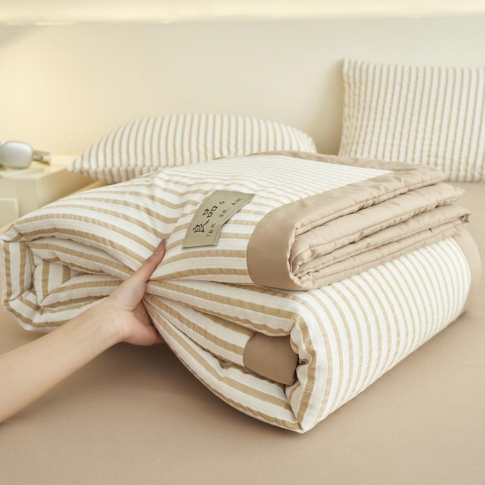 91家纺网 家纺一手货源 找家纺 子由家居 2025新款色织条纹提花大豆夏被四件套 色织条纹-浅驼