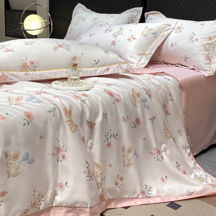 91家纺网 家纺一手货源 找家纺 绘萱2025爆款直播印花水洗天丝夏被四件套凉感水洗真丝冰丝夏凉被空调被花晨兔