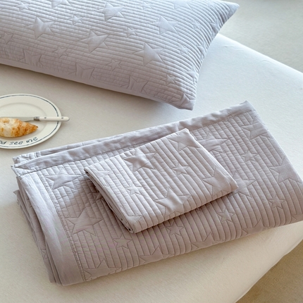 91家纺网 家纺一手货源 找家纺 （总）漫调2025新款双面全棉砂洗水洗星星绗缝床盖三件套多功能夏被