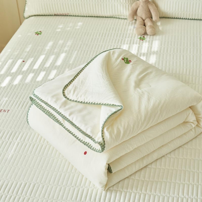 91家纺网 家纺一手货源 找家纺 子由家居 2025新款水洗邹邹纱小清新大豆纤维夏被被子被芯 夏被-圣诞树