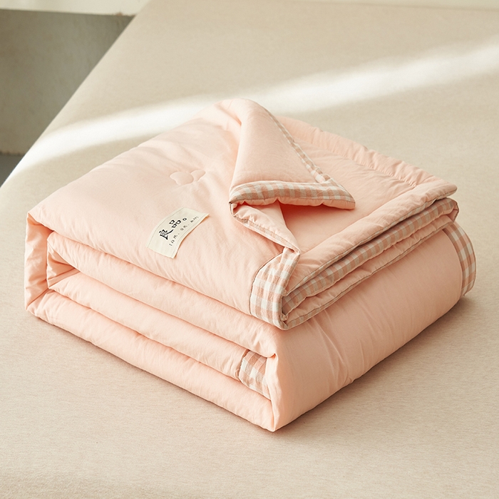 91家纺网 家纺一手货源 找家纺 子由家居 2025新款水洗棉棋盘格织标大豆纤维夏被被子被芯 棋盘格边夏被-浅粉