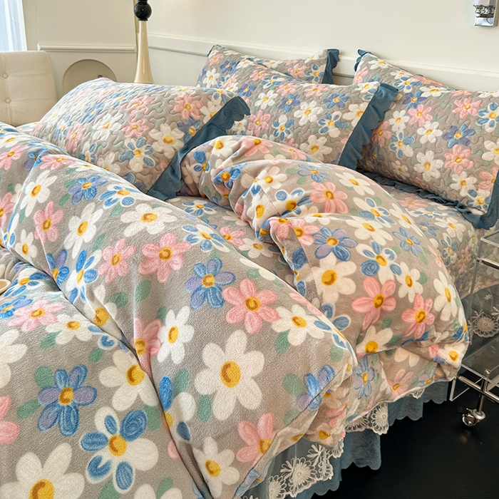 91家纺网 家纺一手货源 找家纺 珍爱家纺 2025新款冬季加厚夹棉保暖牛奶绒蕾丝花边床盖床裙单件三件套双人四件套 美丽花园