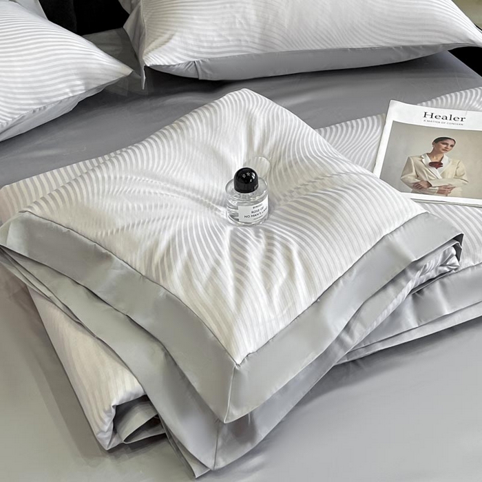 91家纺网 家纺一手货源 找家纺 子由家居 2025新款水洗真丝曲线银丝提花夏被四件套 银丝提花-浅灰