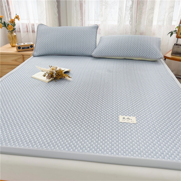 91家纺网 家纺一手货源 找家纺 喜居 2025新款无印风豆豆席宽边平席冰豆豆凉豆豆凉席 夏夜蓝