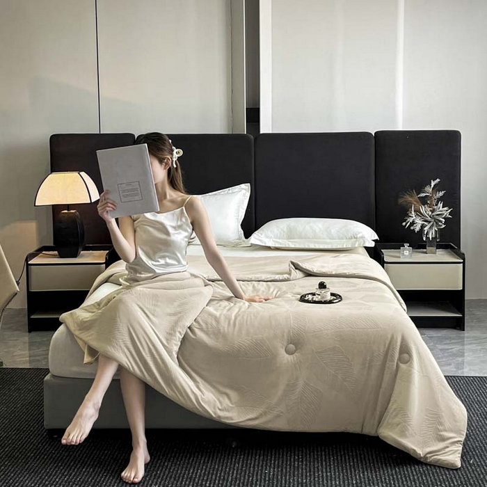 91家纺网 家纺一手货源 找家纺 子由家居 2025新款凉感丝浮雕提花大豆夏被被子被芯 枫叶-香槟