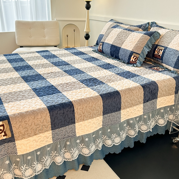 91家纺网 家纺一手货源 找家纺 珍爱家纺 2025新款冬季加厚夹棉保暖牛奶绒蕾丝花边床盖床裙单件三件套双人四件套 蓝大格