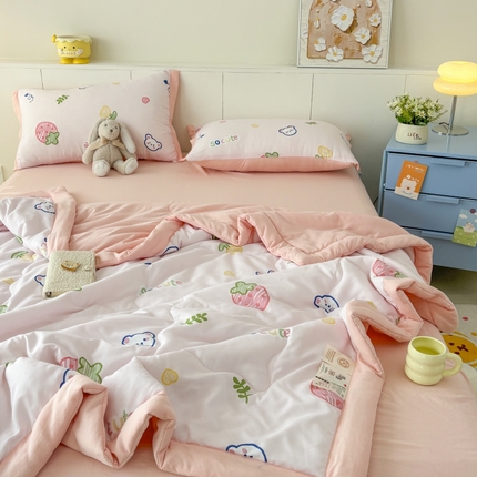 91家纺网 家纺一手货源 找家纺 2025新款小清新系列水洗棉夏被 草莓日记