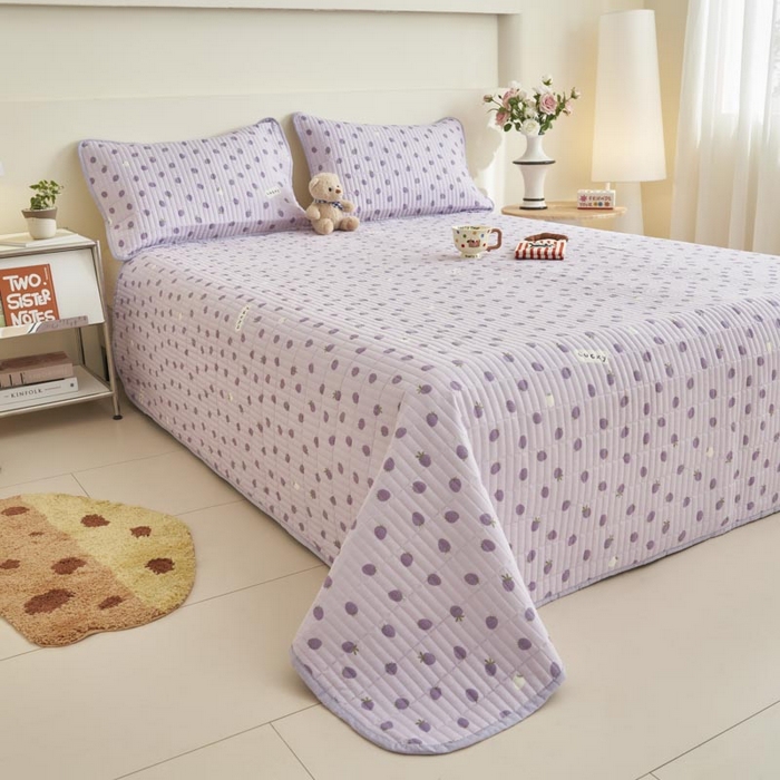 91家纺网 家纺一手货源 找家纺 子由家居 2025新款纯棉印花夹棉床盖 纯棉床盖-草莓季