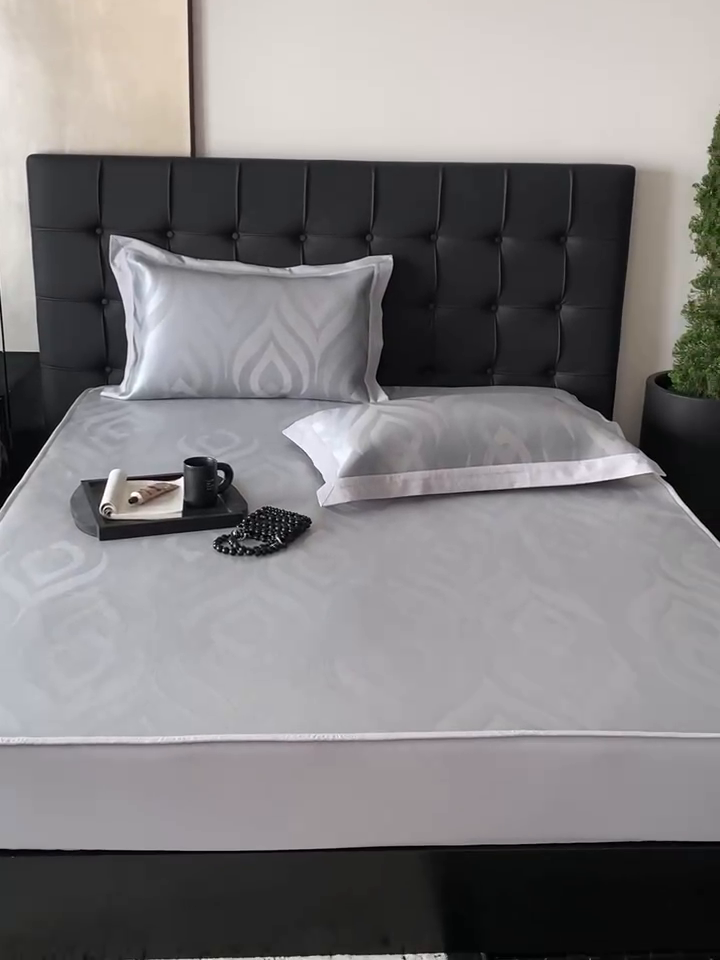 91家纺网 家纺一手货源 找家纺 由有家居 2025新款A类轻奢高精密7A抗菌色织可水洗冰丝床笠款凉席三件套 风尚