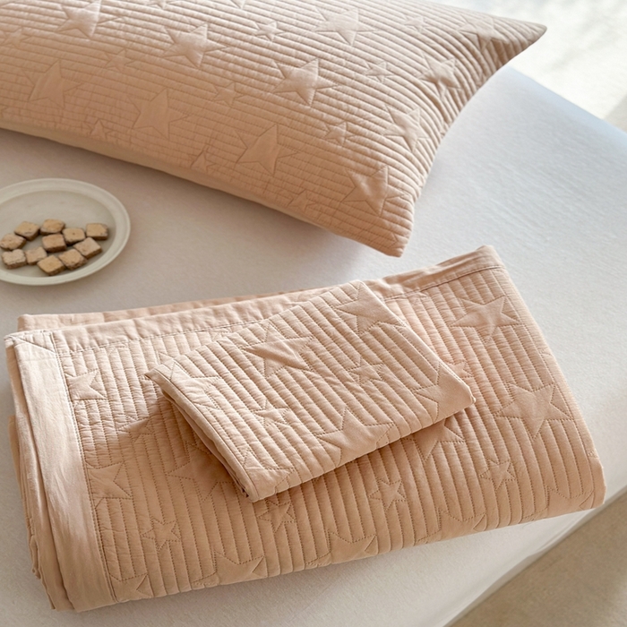 91家纺网 家纺一手货源 找家纺 漫调2025新款双面全棉砂洗水洗星星绗缝床盖三件套多功能夏被 繁星咖