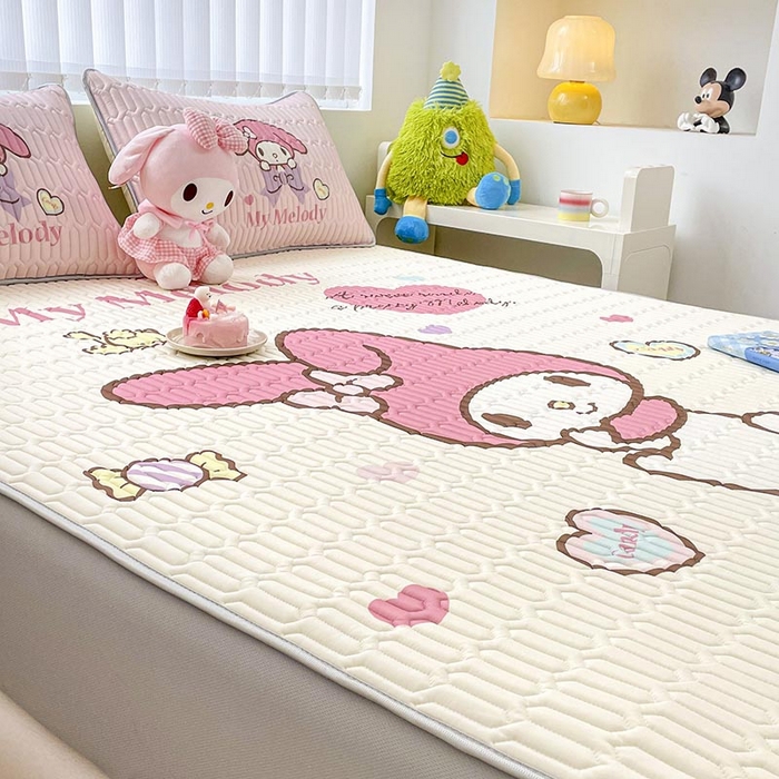 91家纺网 家纺一手货源 找家纺 米帛家纺2025新款大版三丽鸥乳胶凉席-绑带款 糖果美乐蒂