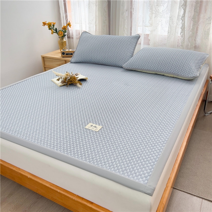 91家纺网 家纺一手货源 找家纺 喜居 2025新款无印风豆豆席宽边平席冰豆豆凉豆豆凉席 夏夜蓝