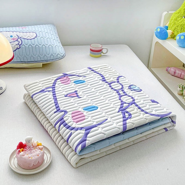 91家纺网 家纺一手货源 找家纺 米帛家纺2025新款大版三丽鸥乳胶凉席-绑带款 彩虹玉桂狗