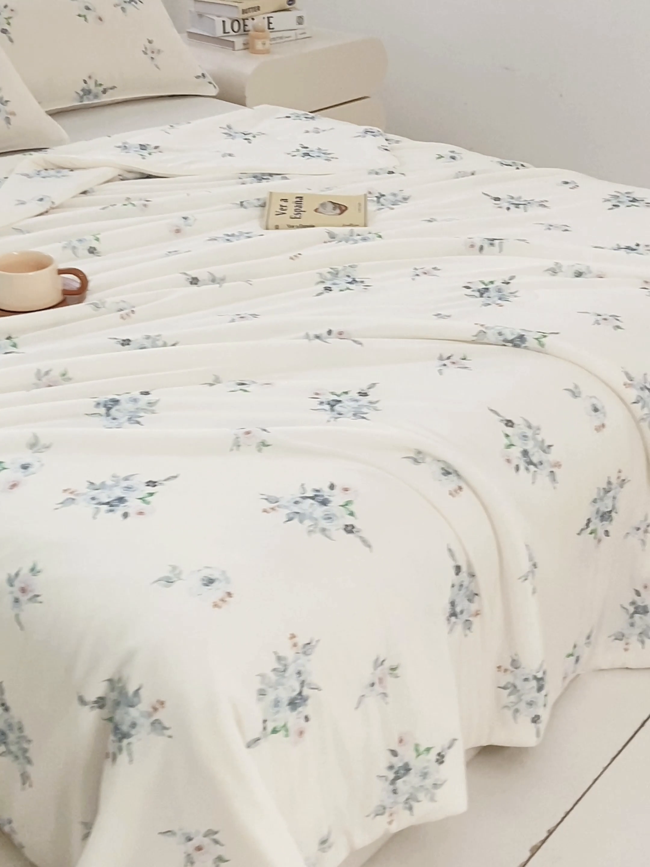 91家纺网 家纺一手货源 找家纺 欧雅搁家纺 2025新款3D数码印花有氨冷感冰激淋凉感丝夏被空调被大豆纤维被子夏凉被 月夕华晨