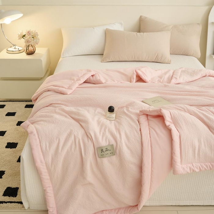 91家纺网 家纺一手货源 找家纺 子由家居 2025新款双层邹邹格大豆纤维夏被被子夏被 邹邹格-浅粉