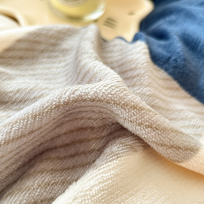 91家纺网 家纺一手货源 找家纺 珍爱家纺 2025新款冬季加厚夹棉保暖牛奶绒蕾丝花边床盖床裙单件三件套双人四件套 蓝大格