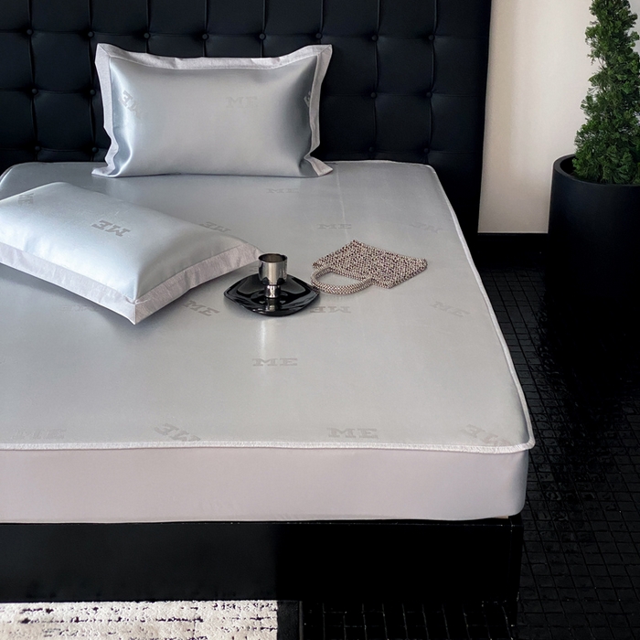 91家纺网 家纺一手货源 找家纺 由有家居 2025新款A类轻奢高精密7A抗菌色织可水洗冰丝床笠款凉席三件套 觅