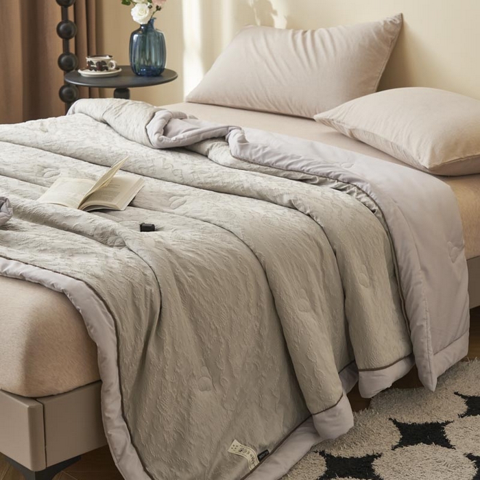 91家纺网 家纺一手货源 找家纺 子由家居 2025新款水洗浮雕大豆被被子被芯 法式浮雕-雅灰