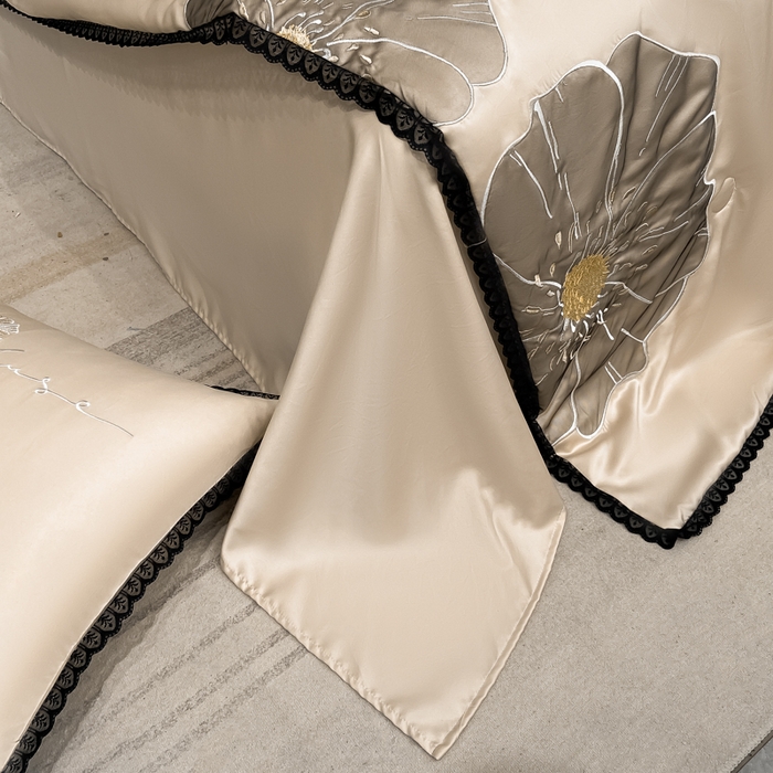 91家纺网 家纺一手货源 找家纺 子由家居 2025新款水洗真丝贴布绣花花边夏被四件套-太阳花 太阳花-杏咖