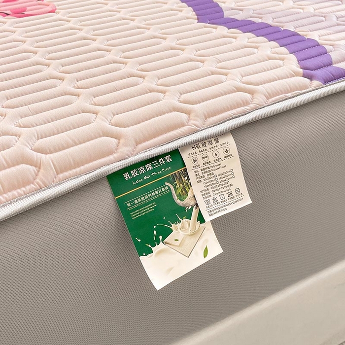 91家纺网 家纺一手货源 找家纺 米帛家纺2025新款大版三丽鸥乳胶凉席-绑带款 巧克力库洛米