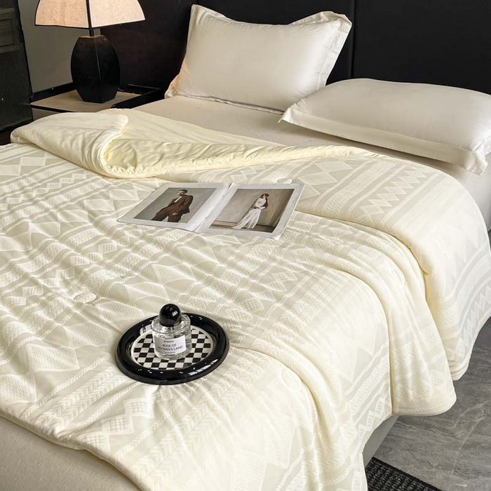 91家纺网 家纺一手货源 找家纺 子由家居 2025新款凉感丝浮雕提花大豆夏被被子被芯 菱形纹-米白