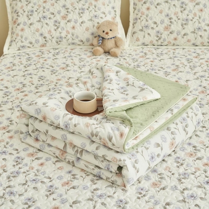 91家纺网 家纺一手货源 找家纺 子由家居 2025新款凉感丝豆豆夏被四件套 凉感豆豆被-花期