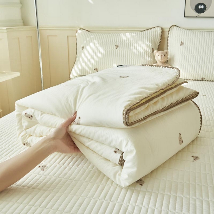 91家纺网 家纺一手货源 找家纺 子由家居 2025新款水洗邹邹纱小清新大豆纤维夏被被子被芯 夏被-小熊