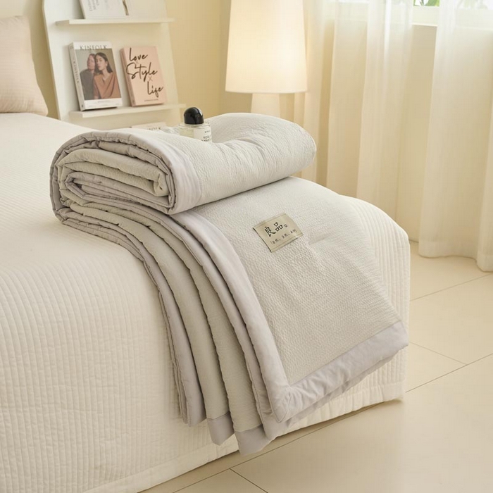 91家纺网 家纺一手货源 找家纺 子由家居 2025新款双层邹邹格大豆纤维夏被被子夏被 邹邹格-浅灰