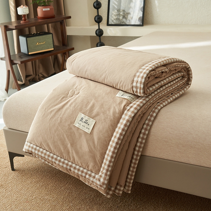 91家纺网 家纺一手货源 找家纺 子由家居 2025新款水洗棉棋盘格织标大豆纤维夏被被子被芯 棋盘格边夏被-浅驼