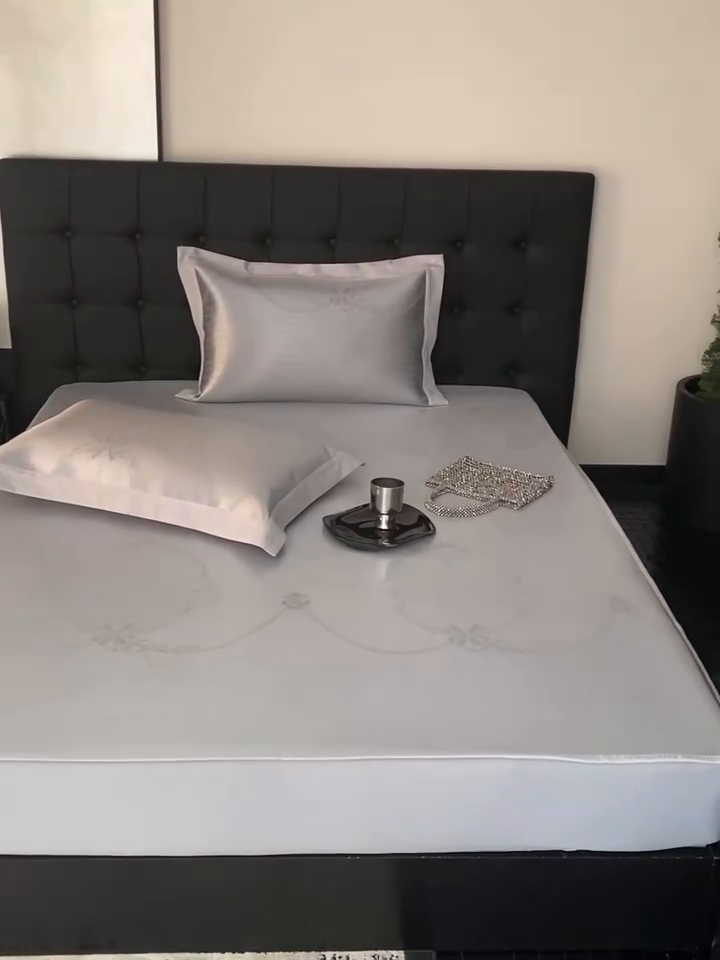 91家纺网 家纺一手货源 找家纺 由有家居 2025新款A类轻奢高精密7A抗菌色织可水洗冰丝床笠款凉席三件套 华尔兹