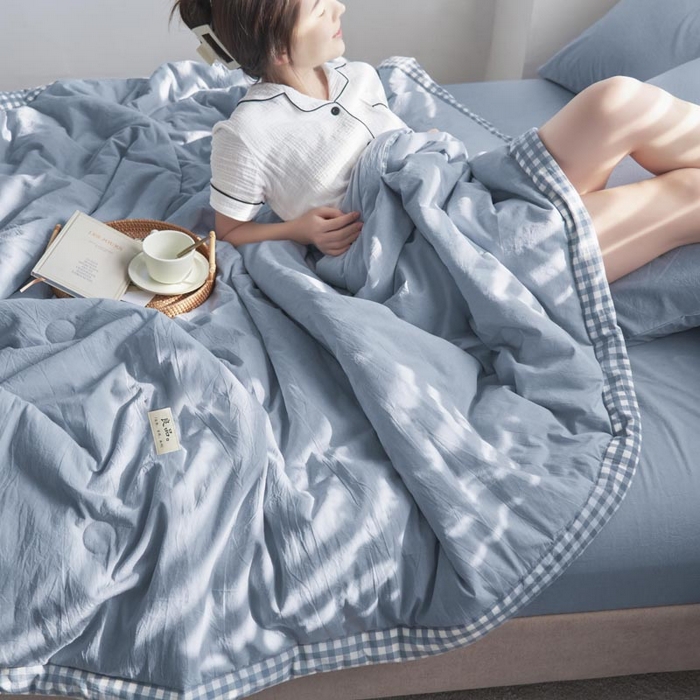 91家纺网 家纺一手货源 找家纺 子由家居 2025新款水洗棉棋盘格织标大豆纤维夏被被子被芯 棋盘格边夏被-浅蓝