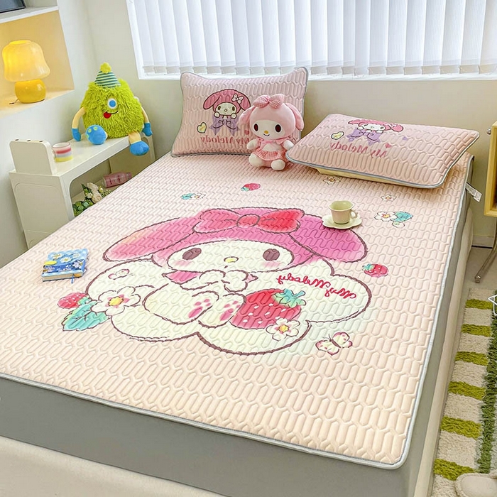 91家纺网 家纺一手货源 找家纺 米帛2025新款大版三丽鸥乳胶凉席-床笠款 草莓美乐蒂