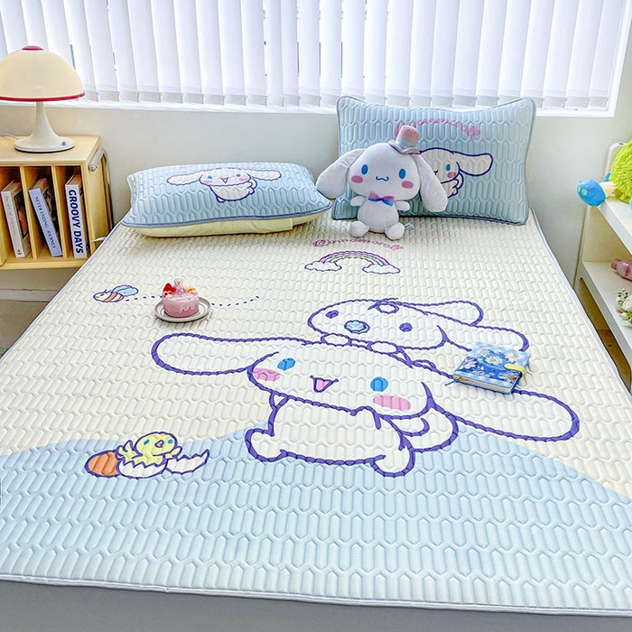 91家纺网 家纺一手货源 找家纺 米帛家纺2025新款大版三丽鸥乳胶凉席-绑带款 彩虹玉桂狗