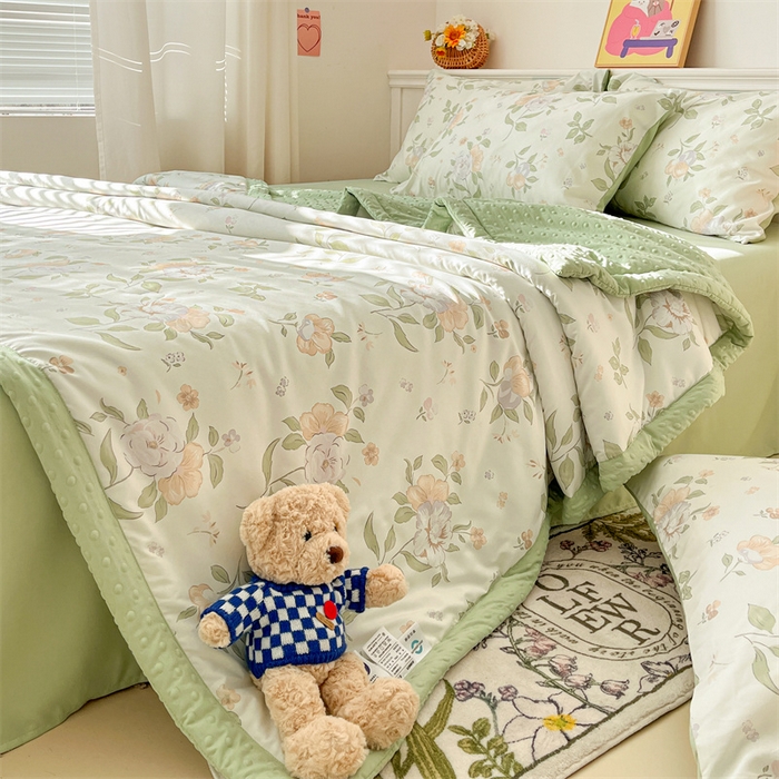 91家纺网 家纺一手货源 找家纺 盛秋家纺 2026新款A类水洗棉豆豆夏被系列 铃兰+灰绿