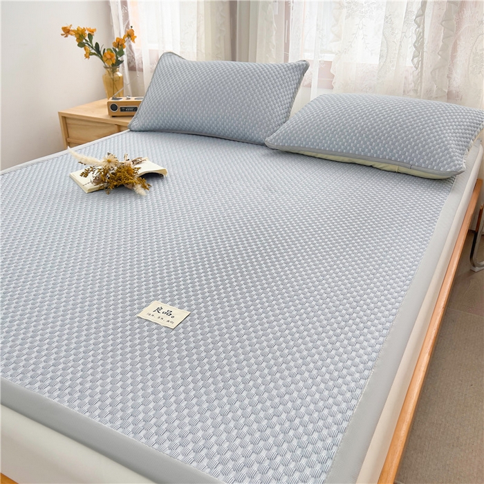 91家纺网 家纺一手货源 找家纺 喜居 2025新款无印风豆豆席宽边平席冰豆豆凉豆豆凉席 夏夜蓝