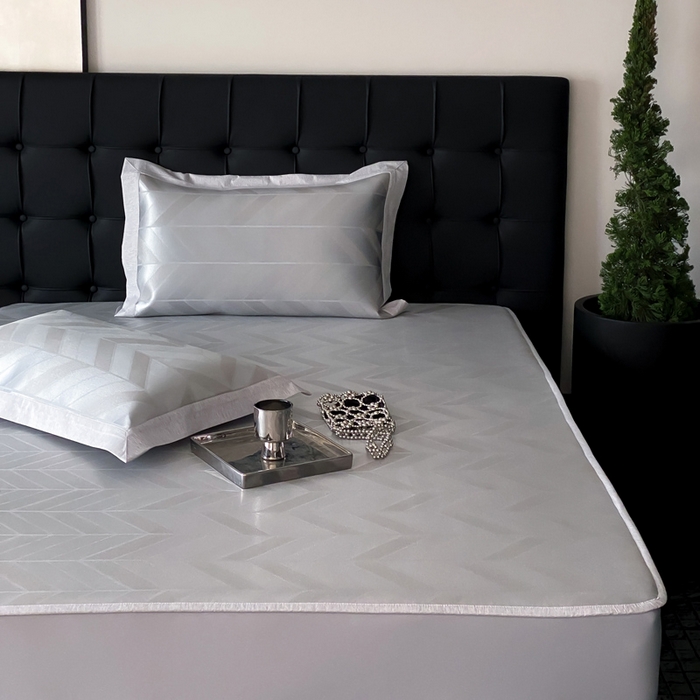 91家纺网 家纺一手货源 找家纺 由有家居 2025新款A类轻奢高精密7A抗菌色织可水洗冰丝床笠款凉席三件套 洛可