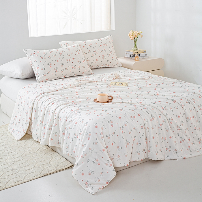 91家纺网 家纺一手货源 找家纺 欧雅搁家纺 2025新款3D数码印花有氨冷感冰激淋凉感丝夏被空调被大豆纤维被子夏凉被 花香漫语