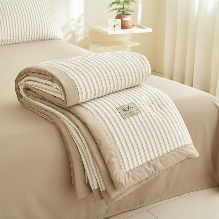 91家纺网 家纺一手货源 找家纺 子由家居 2025新款色织条纹提花大豆夏被四件套 色织条纹-浅驼