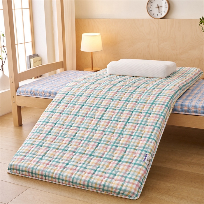 91家纺网 家纺一手货源 找家纺 艺博床垫 2025新款水洗棉棉花学生床垫 冰淇淋格