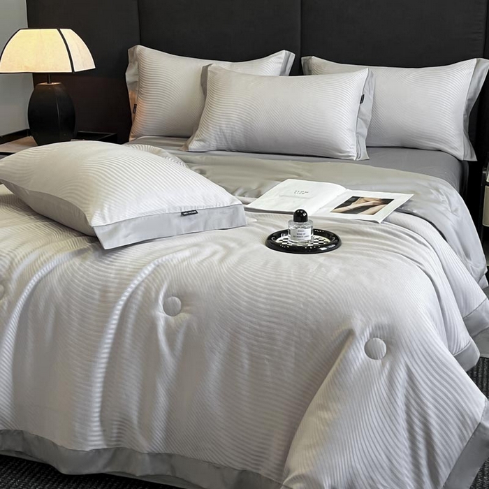 91家纺网 家纺一手货源 找家纺 子由家居 2025新款水洗真丝曲线银丝提花夏被四件套 银丝提花-浅灰