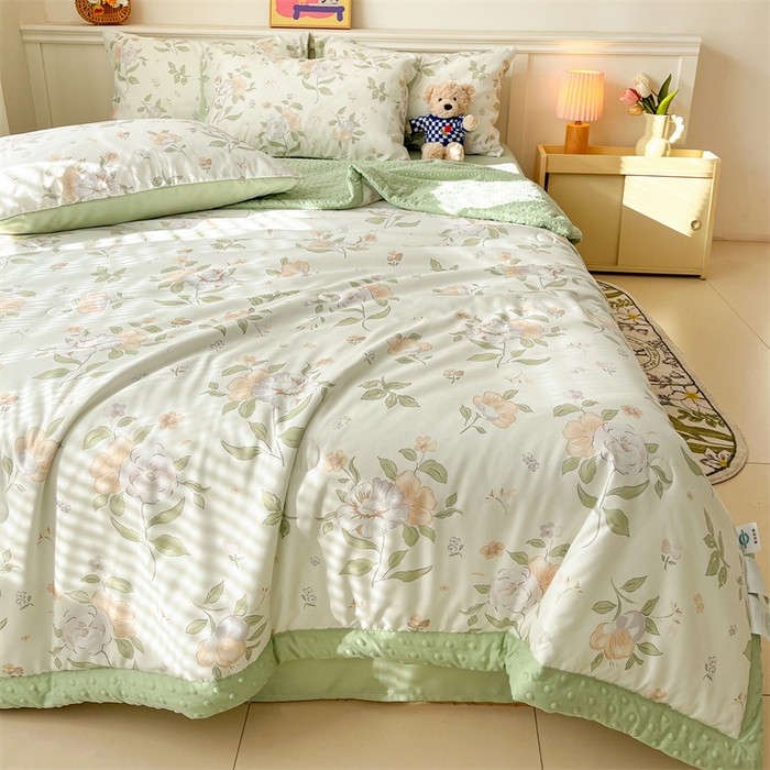 91家纺网 家纺一手货源 找家纺 盛秋家纺 2026新款A类水洗棉豆豆夏被系列 铃兰+灰绿