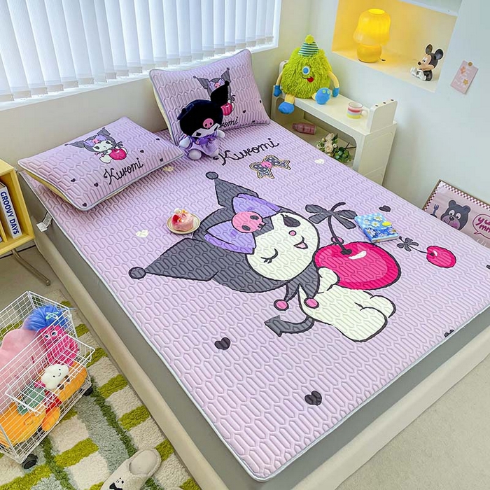 91家纺网 家纺一手货源 找家纺 米帛家纺2025新款大版三丽鸥乳胶凉席-绑带款 樱桃库洛米