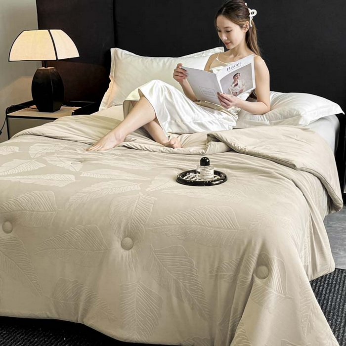 91家纺网 家纺一手货源 找家纺 子由家居 2025新款凉感丝浮雕提花大豆夏被被子被芯 枫叶-香槟