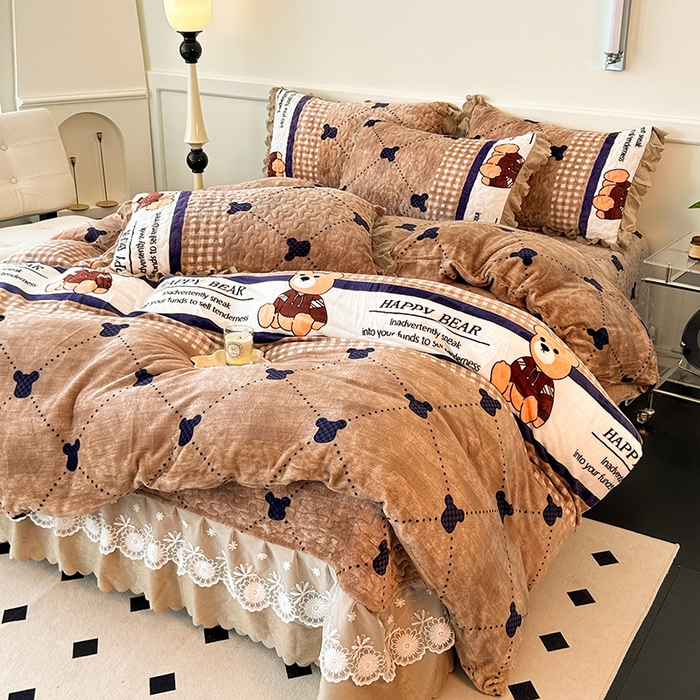 91家纺网 家纺一手货源 找家纺 珍爱家纺 2025新款冬季加厚夹棉保暖牛奶绒蕾丝花边床盖床裙单件三件套双人四件套 宝贝熊