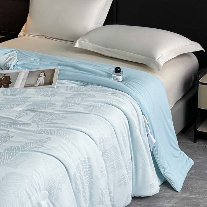91家纺网 家纺一手货源 找家纺 子由家居 2025新款凉感丝浮雕提花大豆夏被被子被芯 枫叶-天蓝